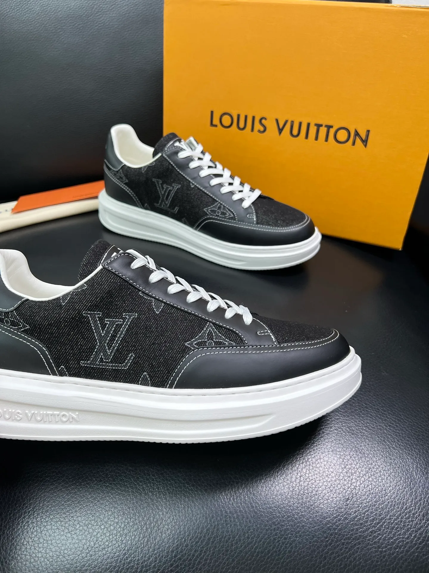 Men's shoes 💰740 Lv 🔍Top purchasing agent Louis Vuitton, sports sneakers counter synchronization, uppers imported from Italy, high-quality splicing with colorful and complex crafts, imported mesh pads are soft and comfortable, soles: original soles specially provided by the original factory, T men's shoes 💰U exclusive activity molded soles are super comfortable, original factory and single goods, high quality, welcome to compare, code number 38-44 (custom-made 45 46 )85867